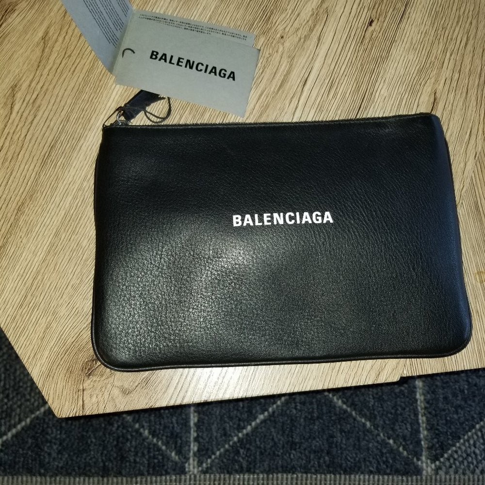 AUTHENTIC Balenciaga Cluth bag